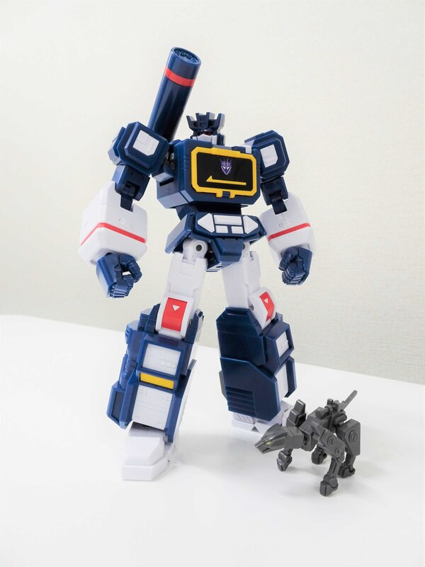 In Hand Image Of Flame Toys G1 Soundwave & Ravage Furai Model Kit  (1 of 4)